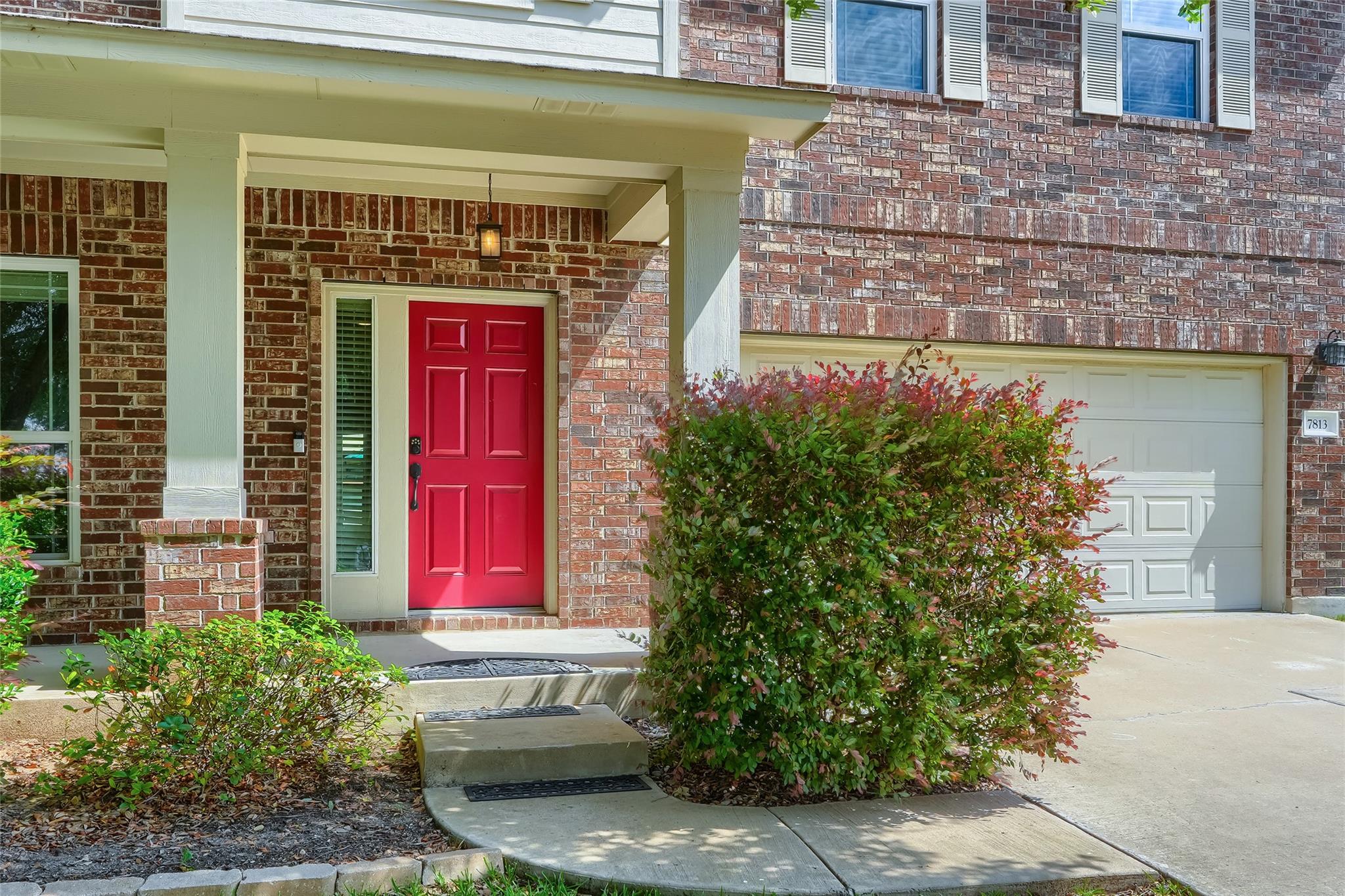 7813 Squirrel Hollow DR