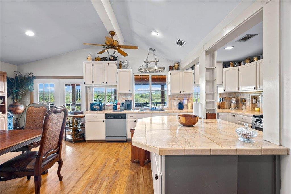 3615 Peninsular DR
