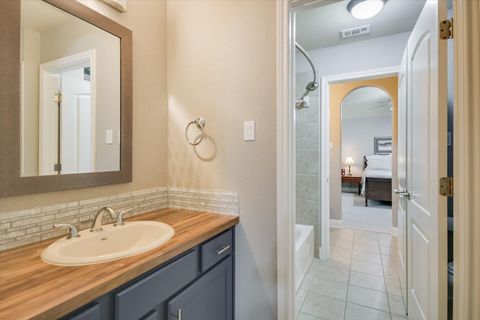 Tiny photo for 105 Whitley DR, Austin, TX 78738 (MLS # 2897550)