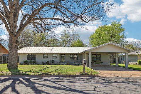 Photo of 110 Jones ST, Bastrop, TX 78602 (MLS # 1578555)