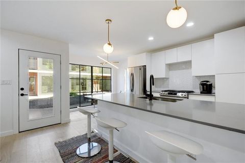 Photo of 400 E 30th ST #204, Austin, TX 78705 (MLS # 2476164)