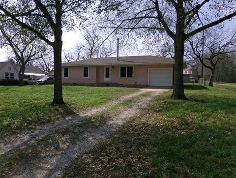 Photo of 110 S Travis ST, Rockdale, TX 76567 (MLS # 6593891)