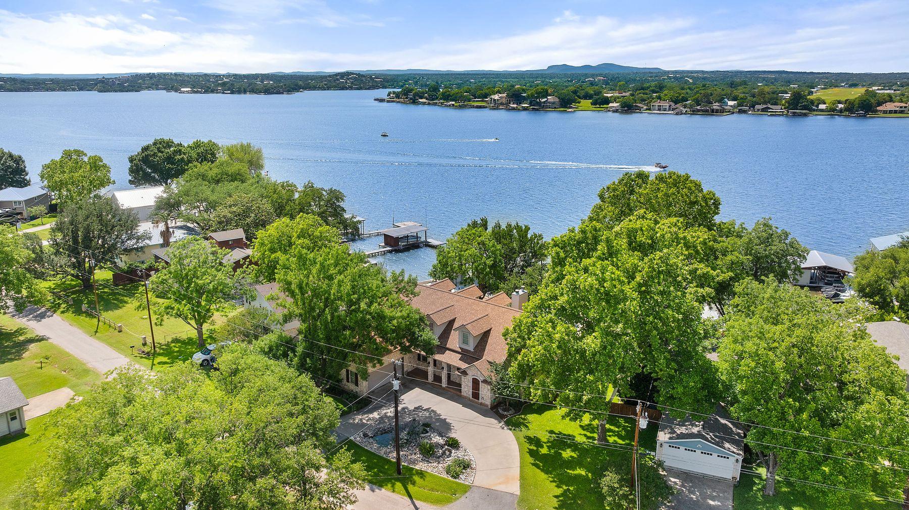 402 South Shorewood DR