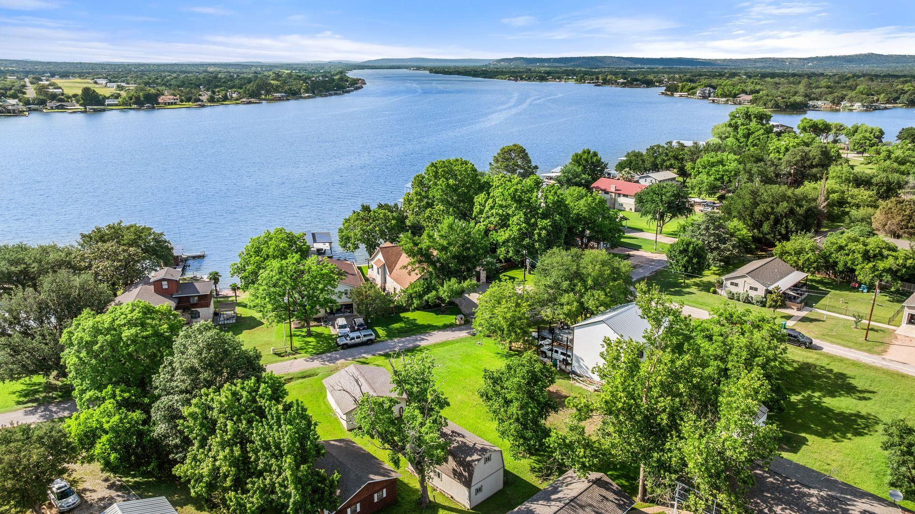 402 South Shorewood DR