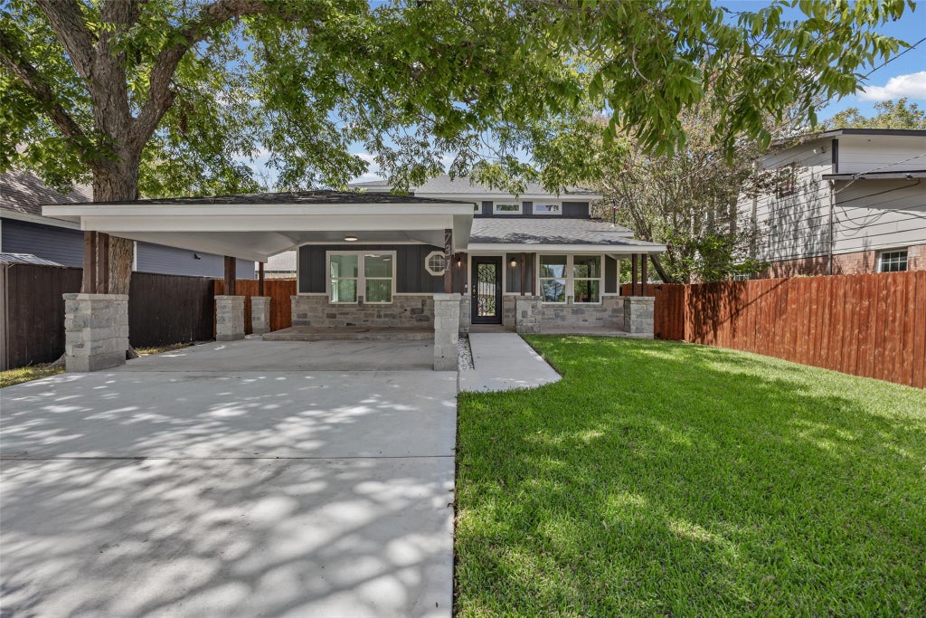 Photo of 731 Neches ST, Lockhart, TX 78644 (MLS # 1120743)