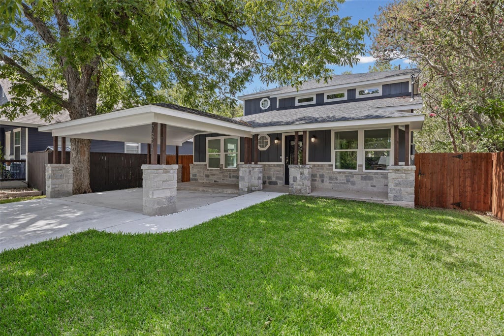 Photo of 731 Neches ST, Lockhart, TX 78644 (MLS # 1120743)