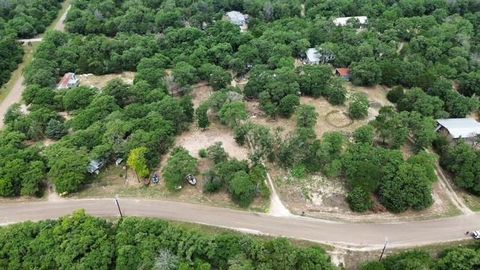 647 Hidden Oaks DR Elgin TX 78621