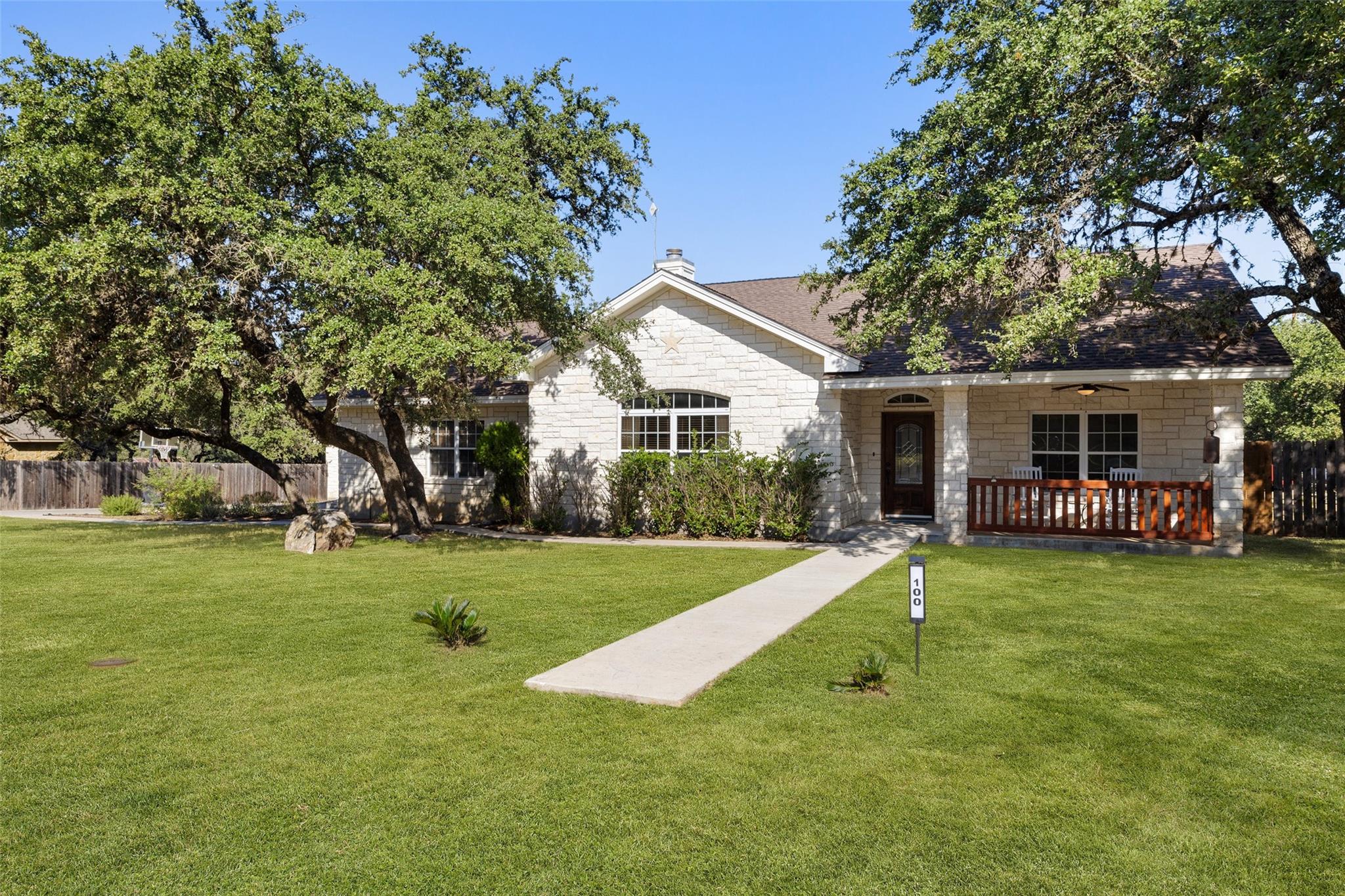100 Winding Oak DR
