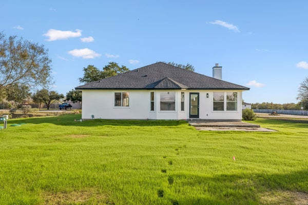 223 MARTIN CROSSING DR, CEDAR CREEK, TX 78612 - Image f1a6ed31bb8b7e8fcb1bb40d99e1d564/146813962