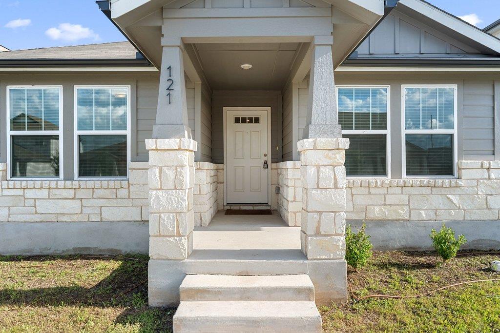121 Oakdale Meadows LN