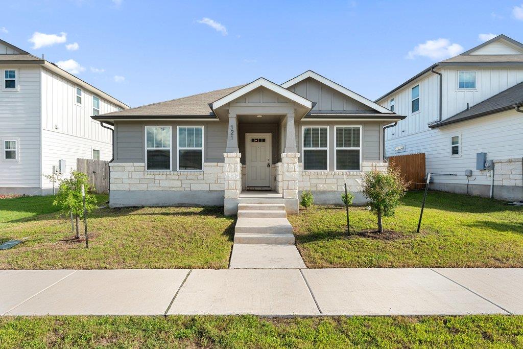 121 Oakdale Meadows LN
