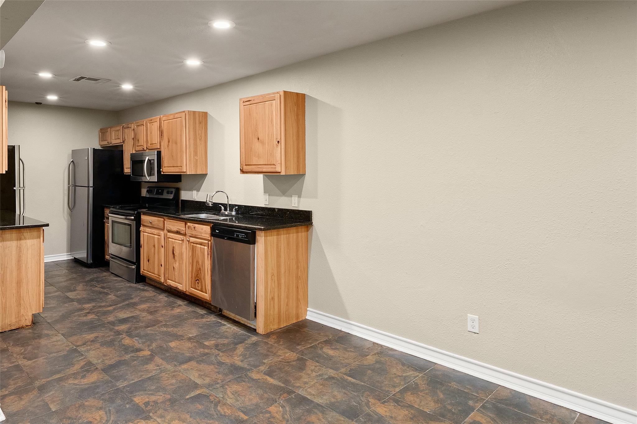 521 & 525 W Hutchison ST