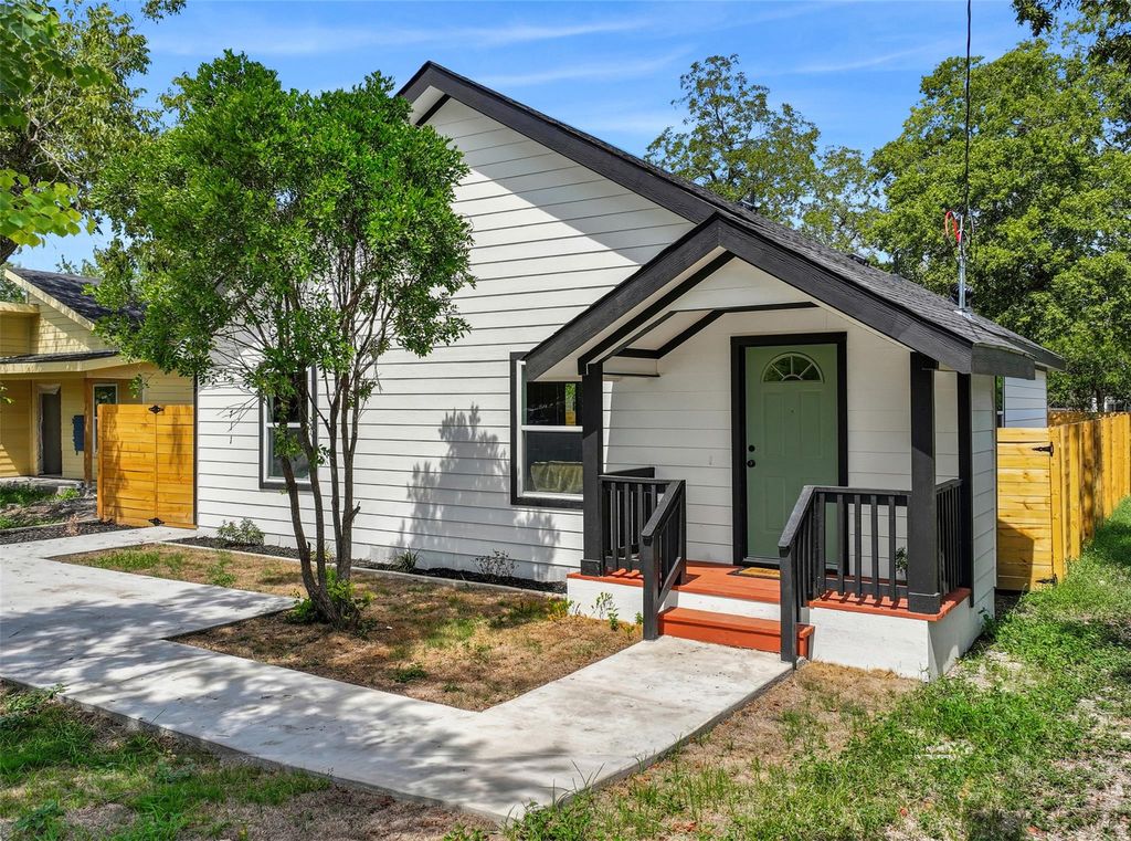Photo of 711 Fir LN, Lockhart, TX 78644 (MLS # 1956816)