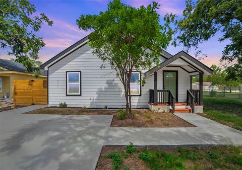 711 Fir LN Lockhart TX 78644