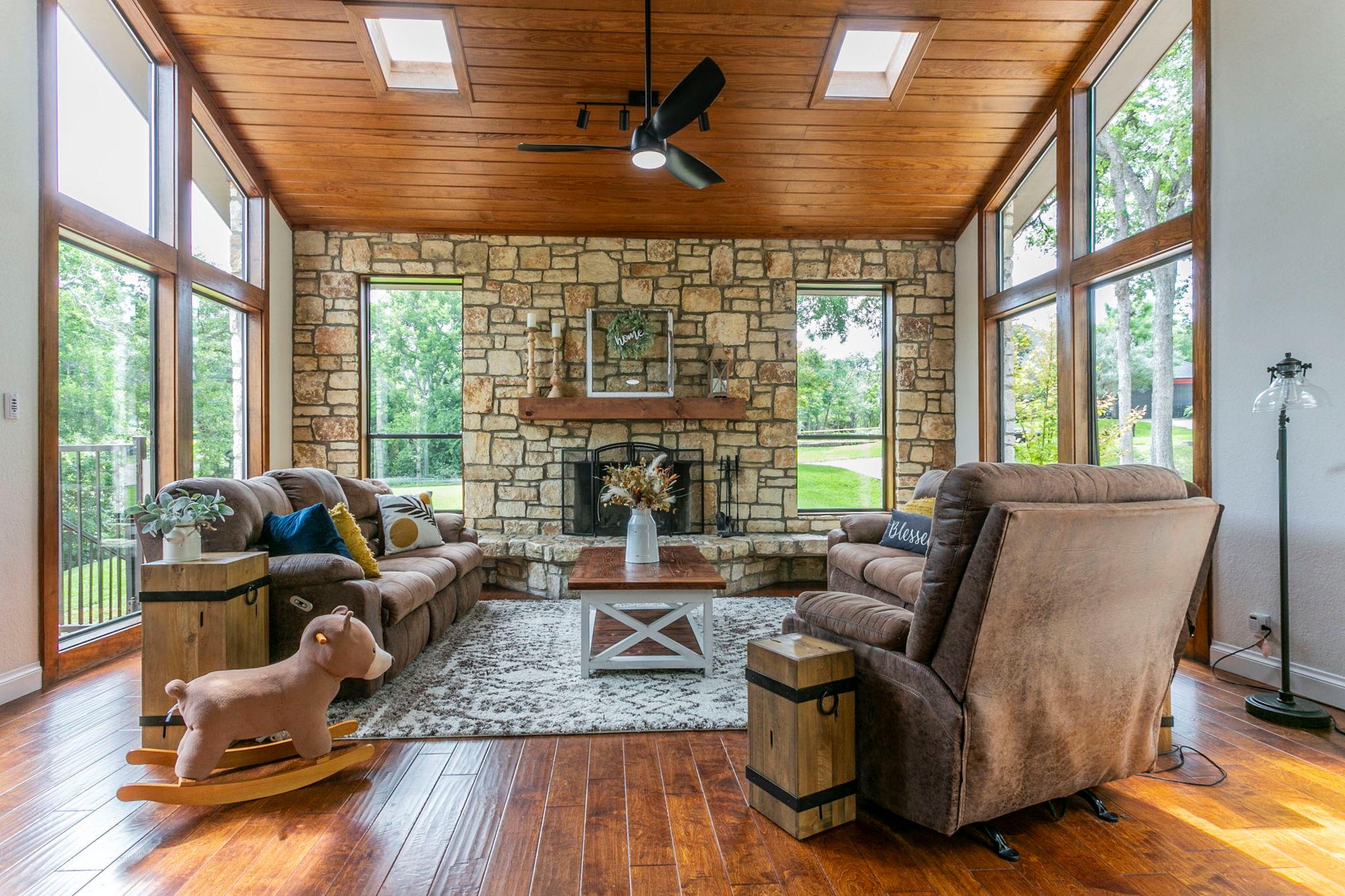 4904 Covington LN