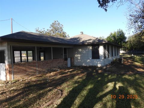 Photo of 2510 Meadow LN, Taylor, TX 76574 (MLS # 5828414)