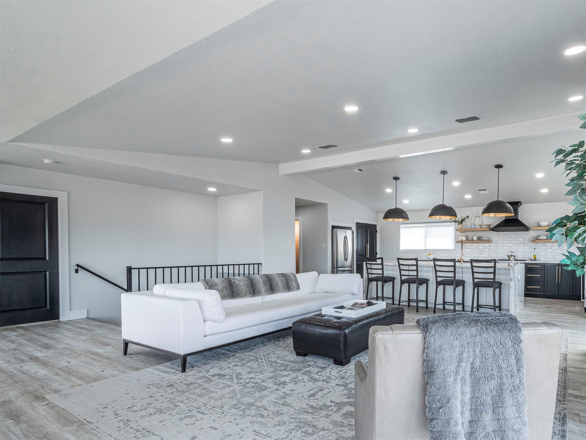 3900 Lake Park CV