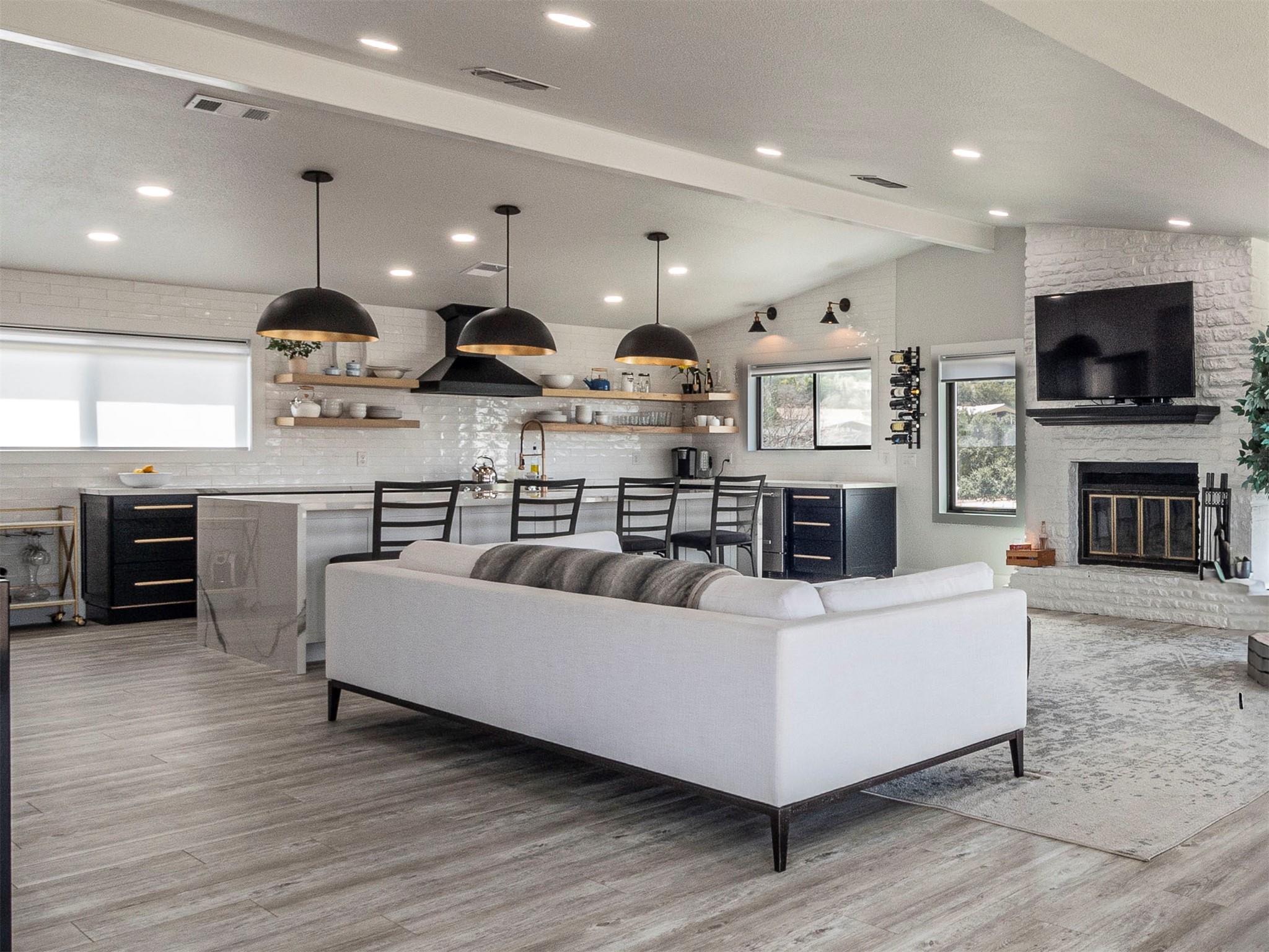 3900 Lake Park CV