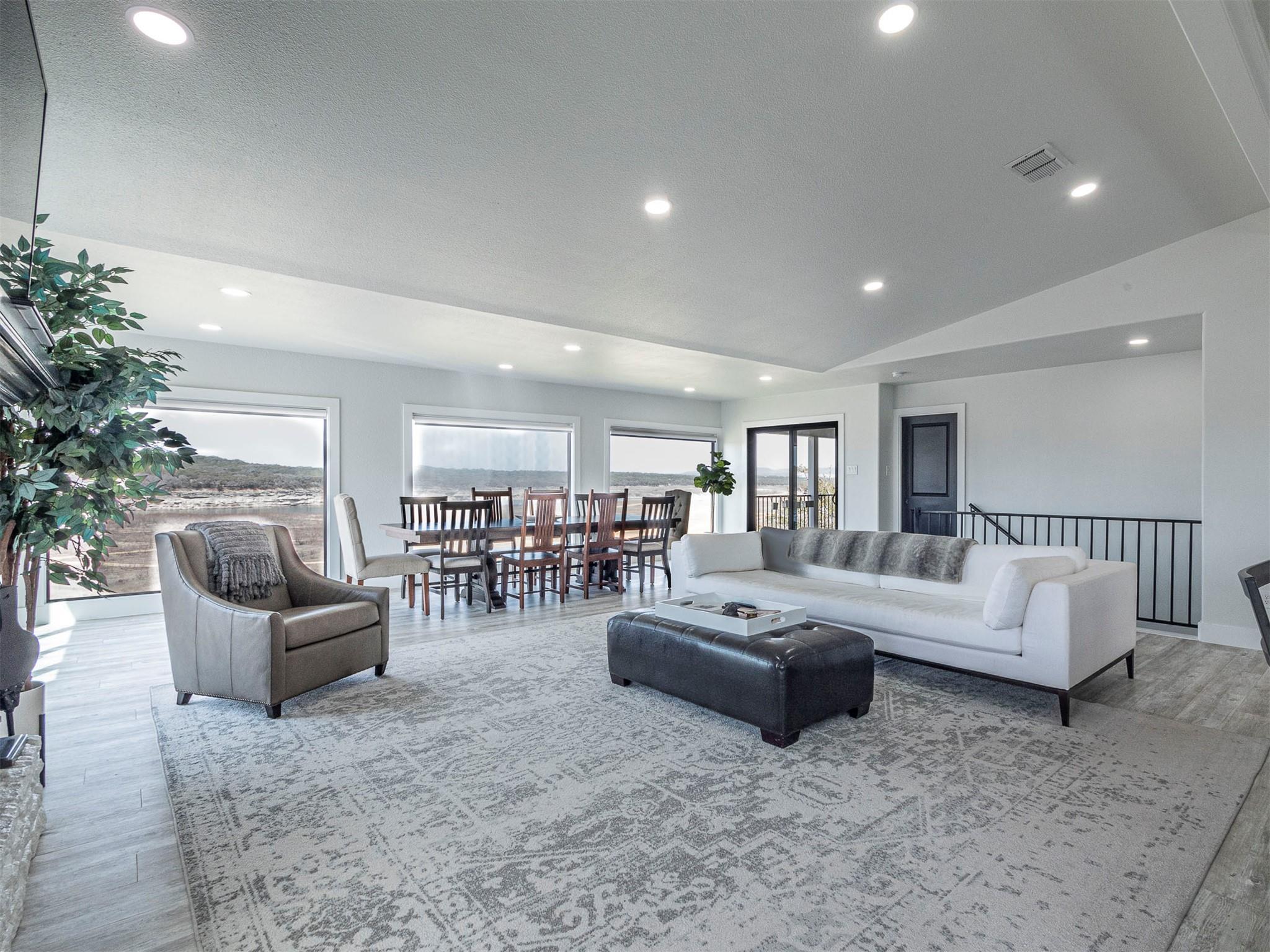 3900 Lake Park CV