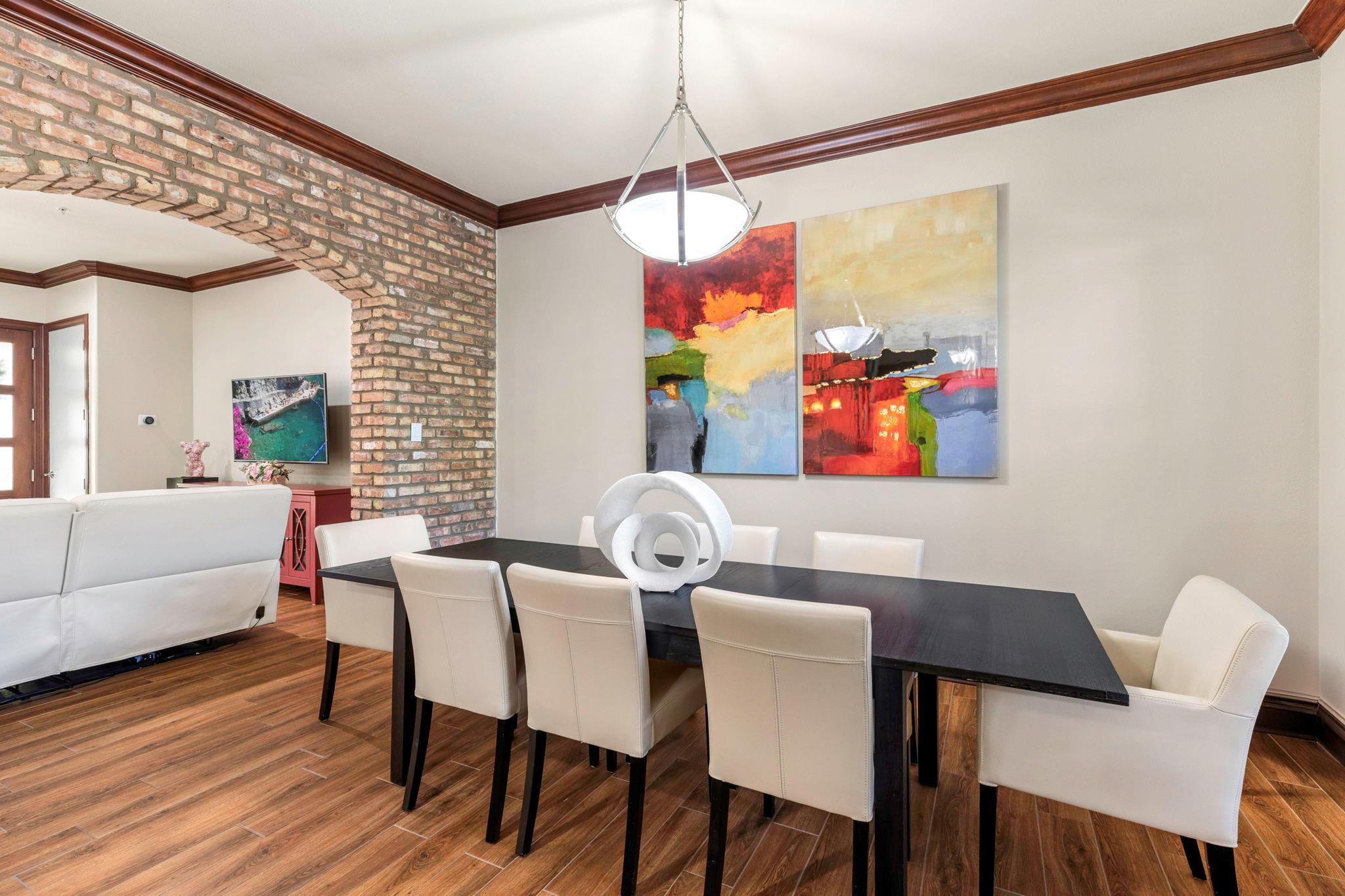 1202 S Flores ST 105