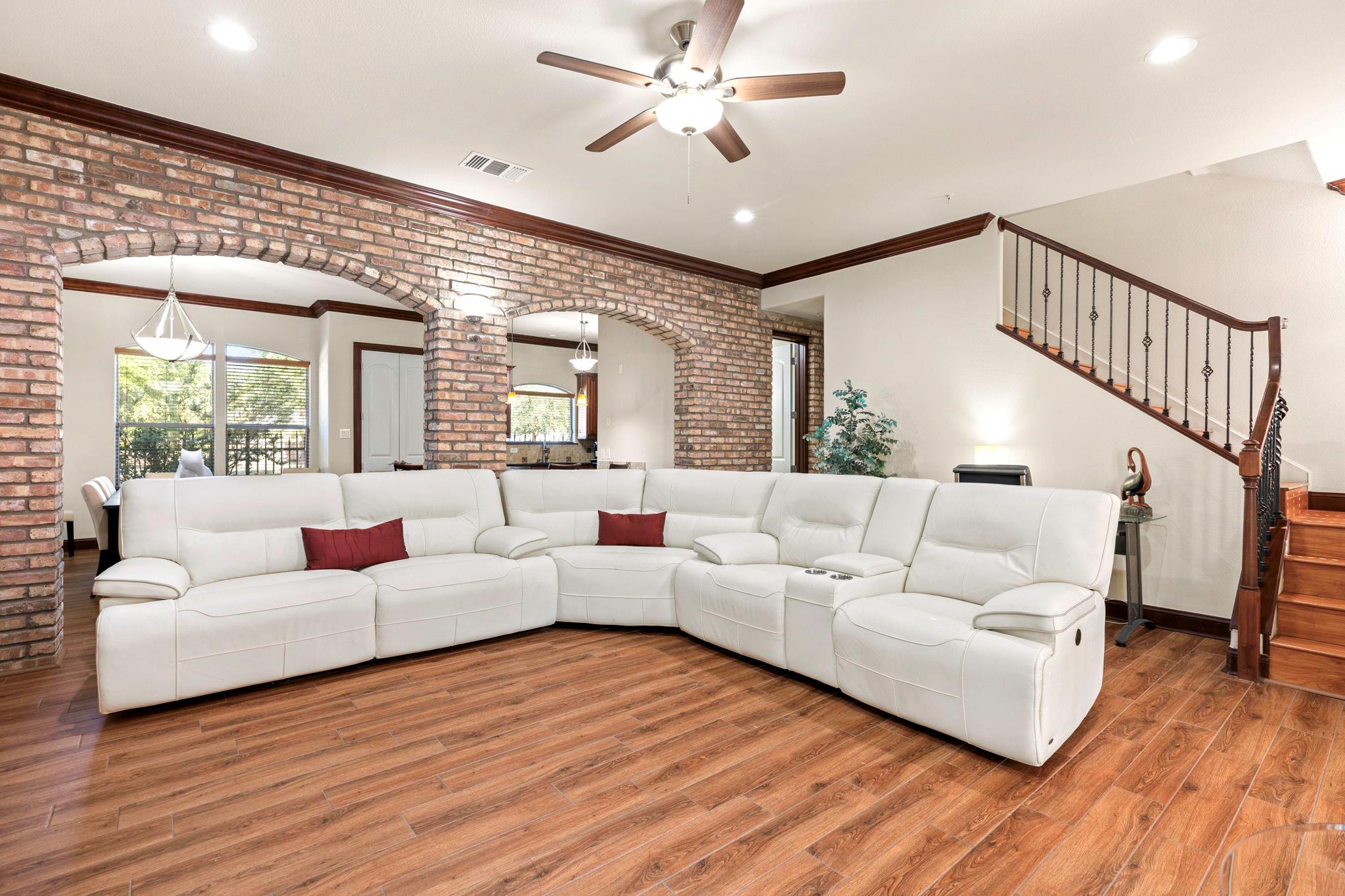 1202 S Flores ST 105