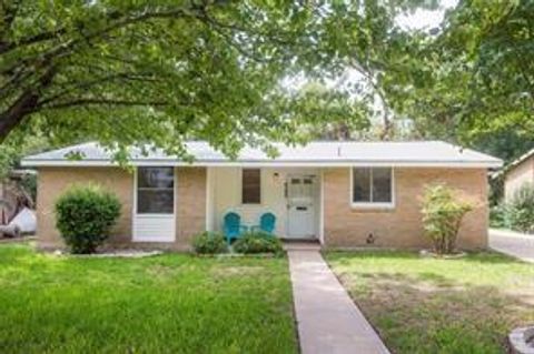 Photo of 1411 Westmoor DR, Austin, TX 78723 (MLS # 2685528)