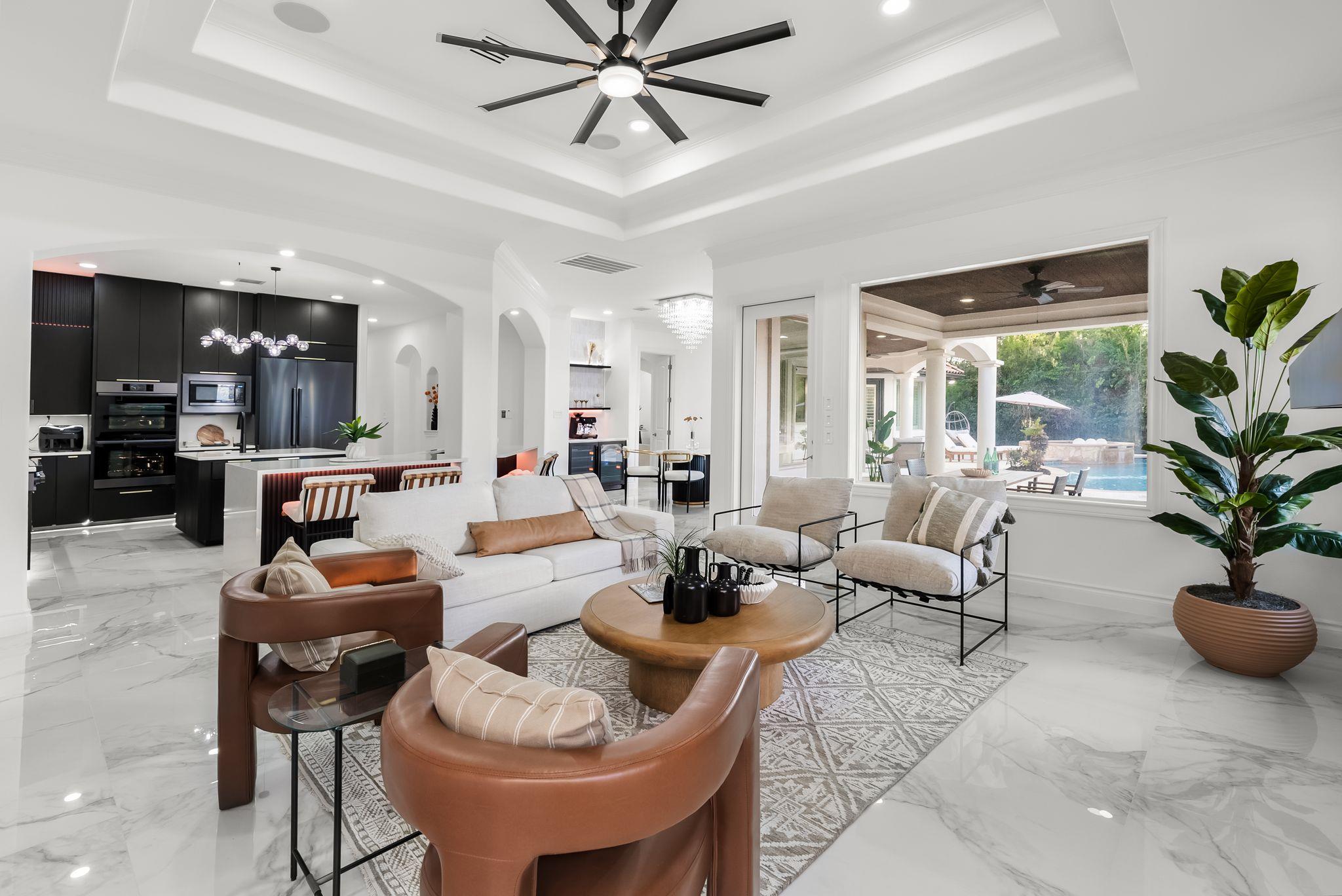 2404 University Club DR