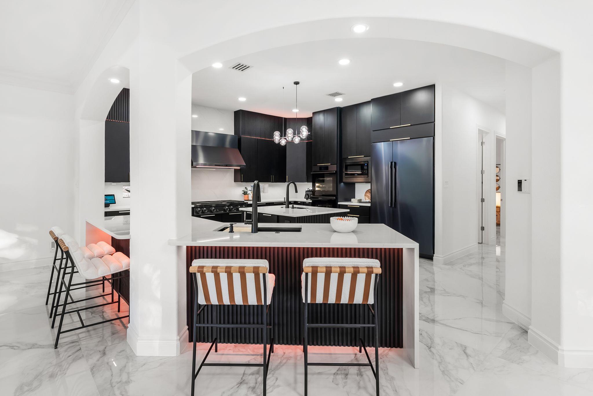 2404 University Club DR