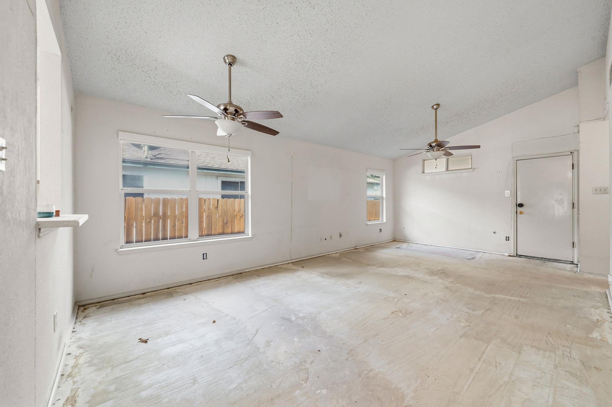 8128 Huddleston LN