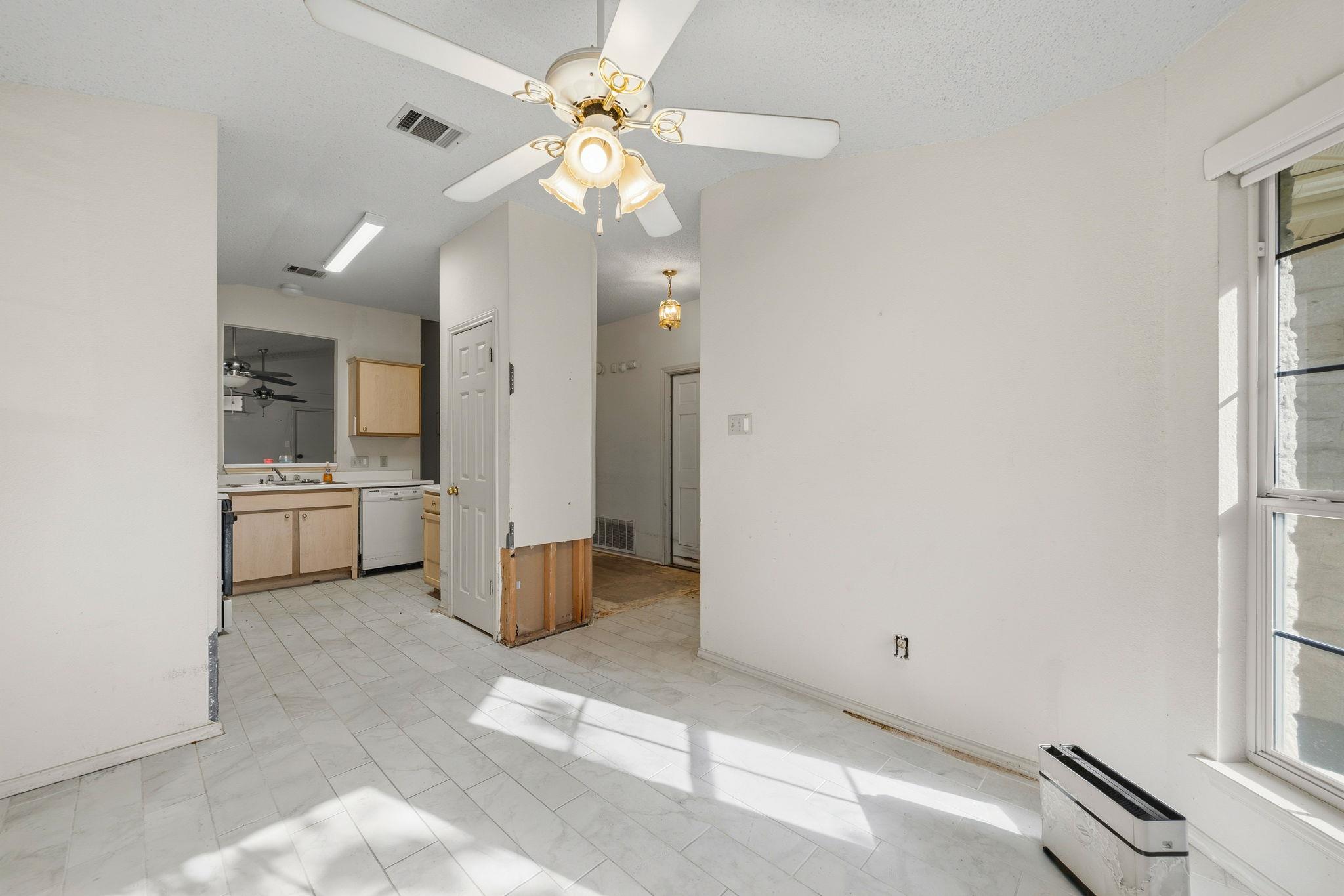 8128 Huddleston LN