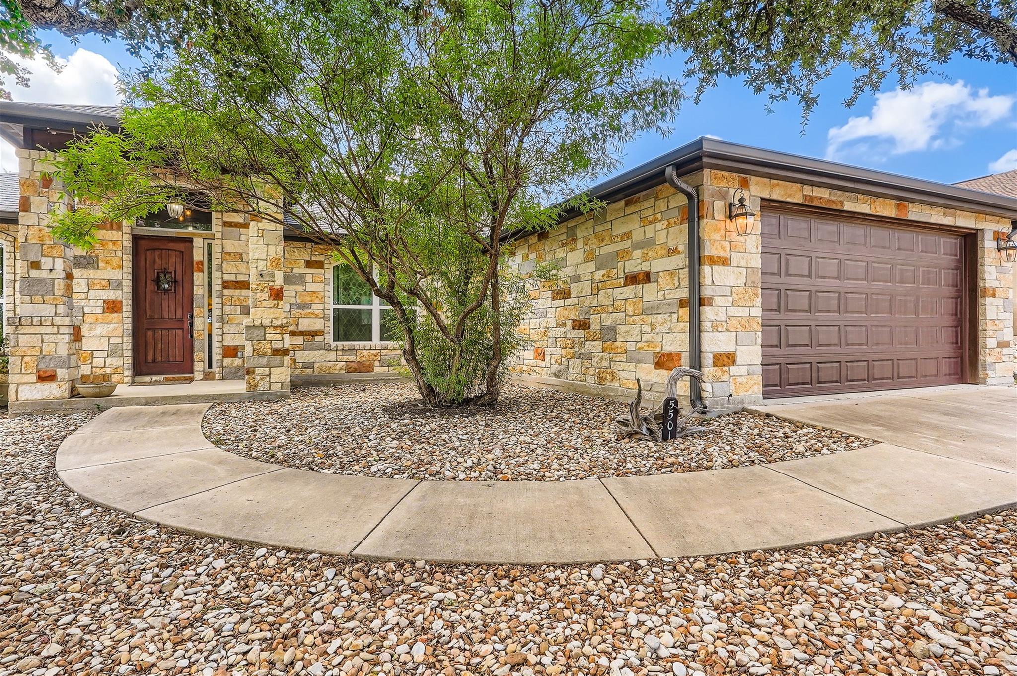 5501 Hitching Post