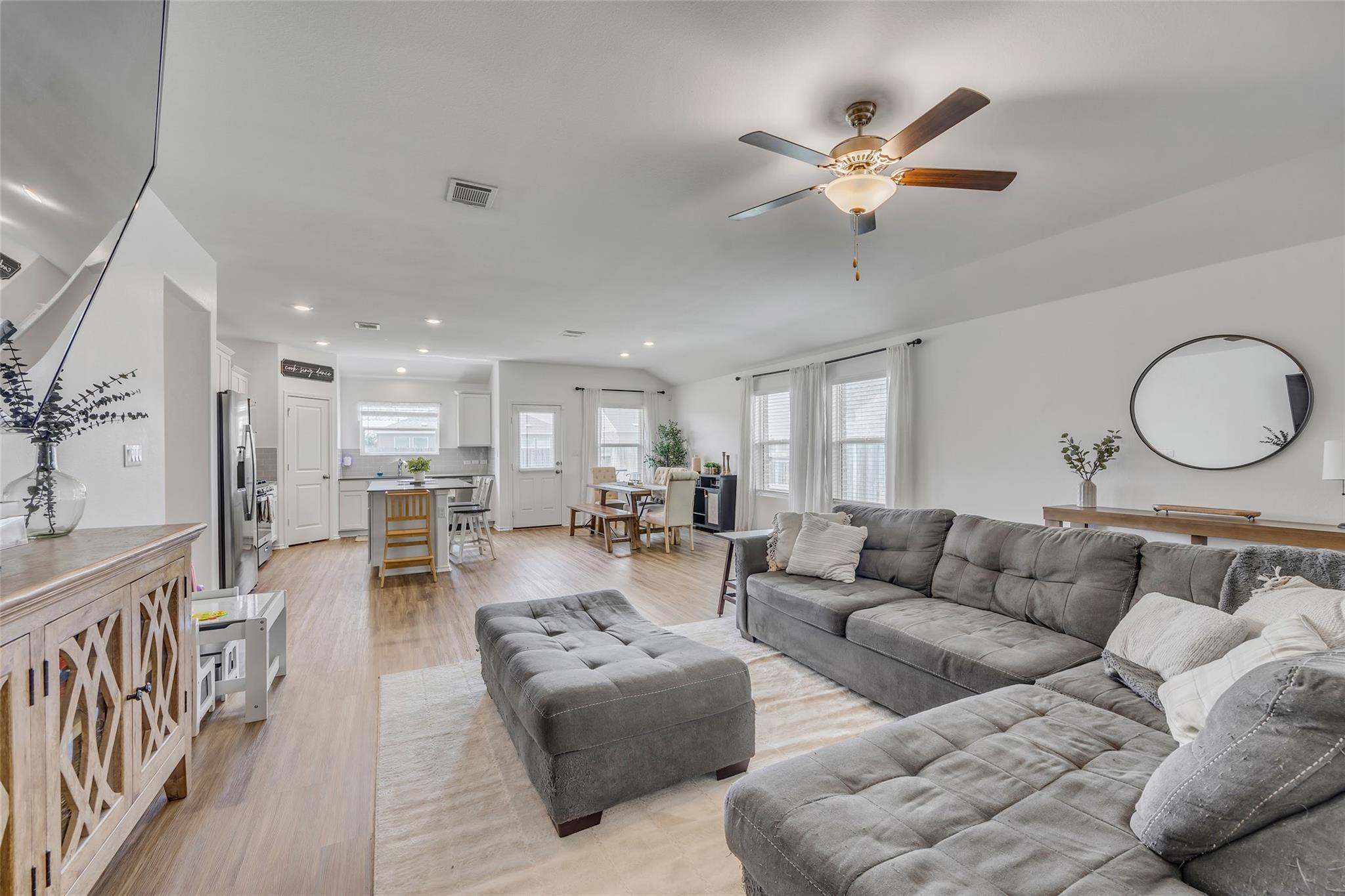 104 Claiborne Wright WAY