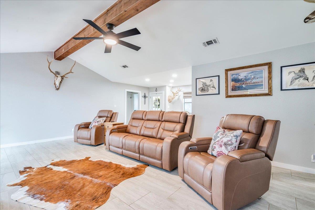 104 Clear Springs RD
