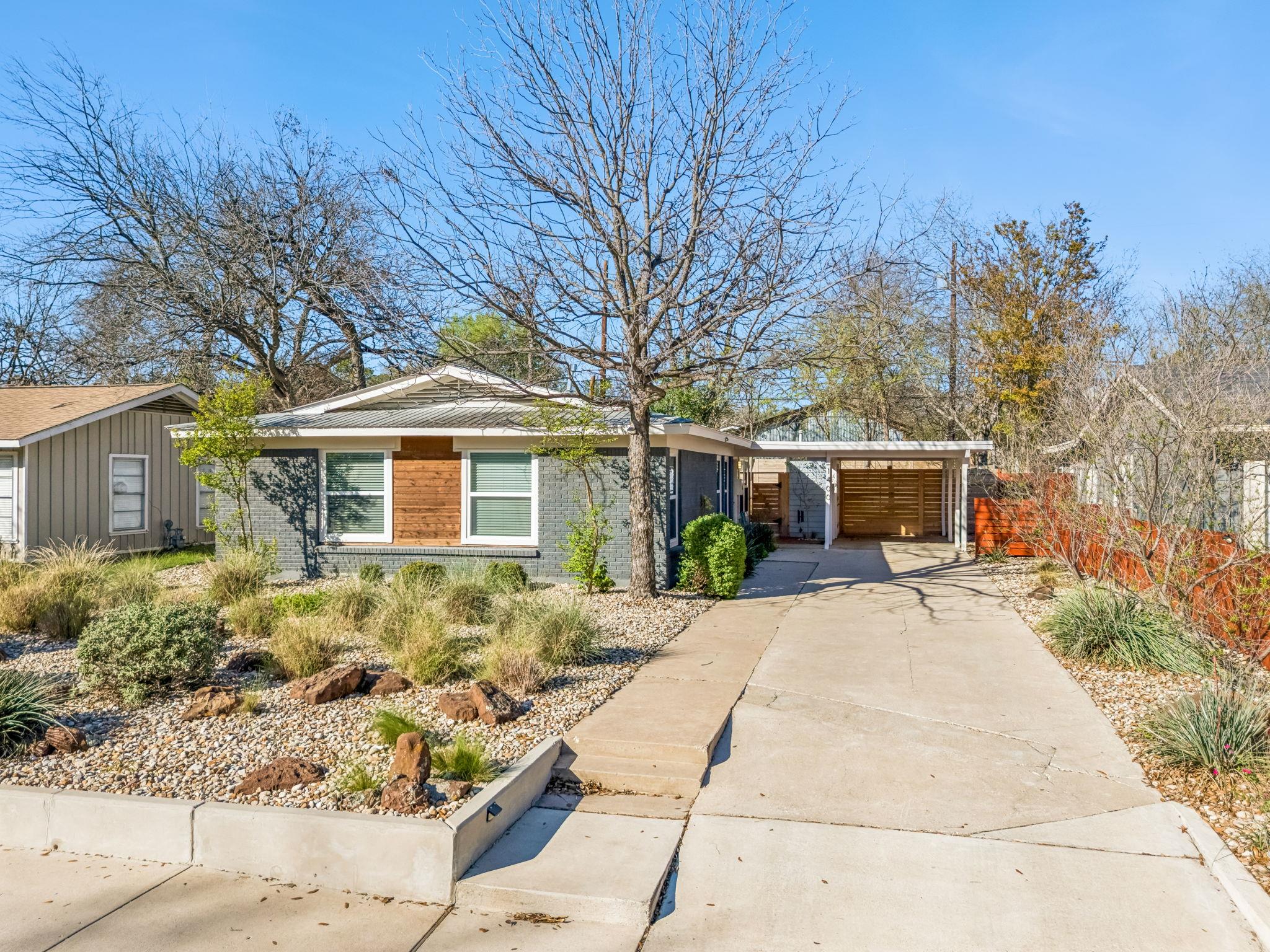 1400 Westmoor DR