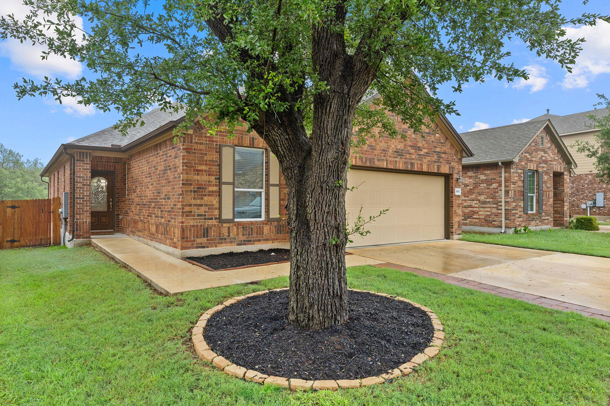 900 Crown Anchor BND