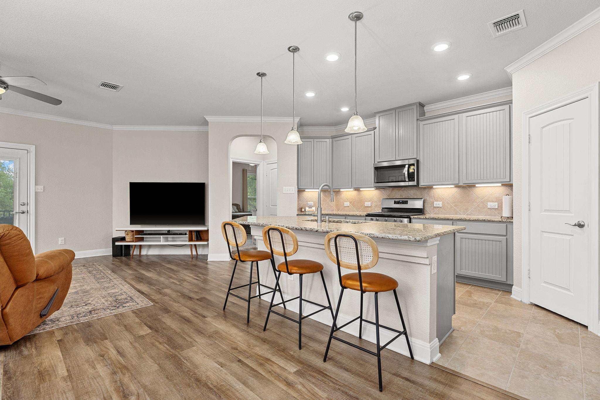 900 Crown Anchor BND