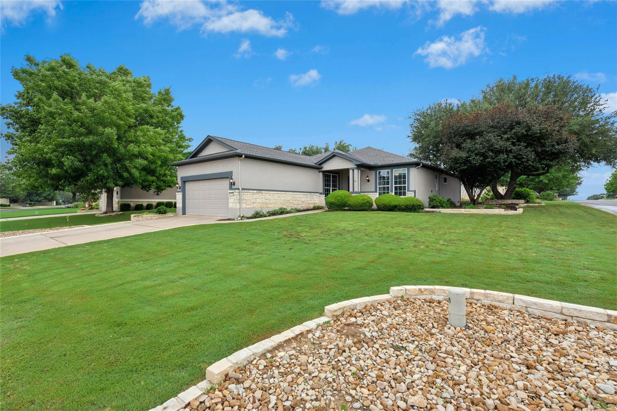 202 Palmetto DR