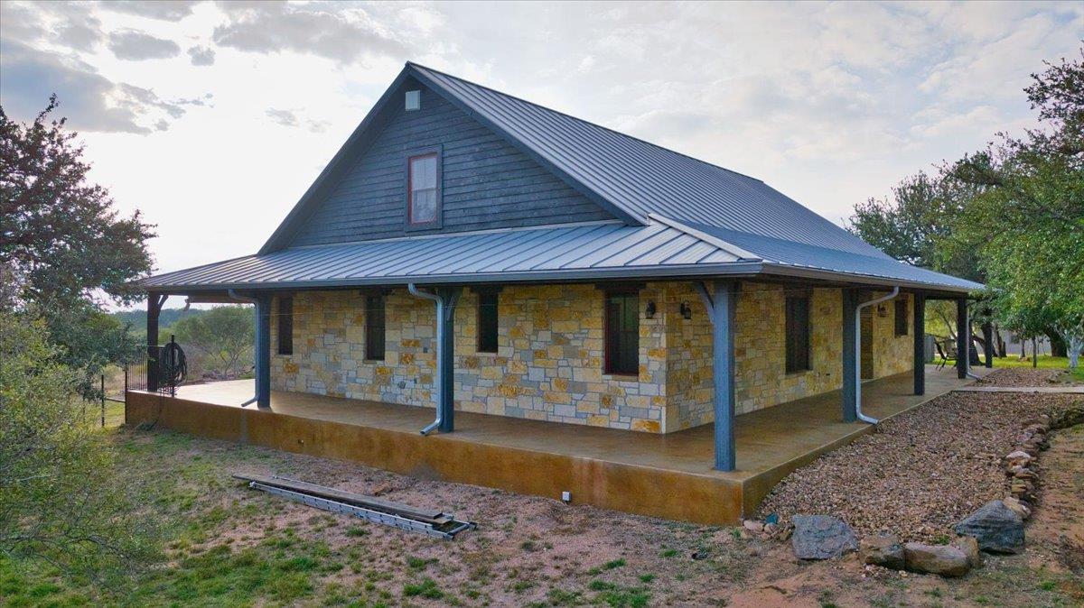 1250 Rocky Hollow DR