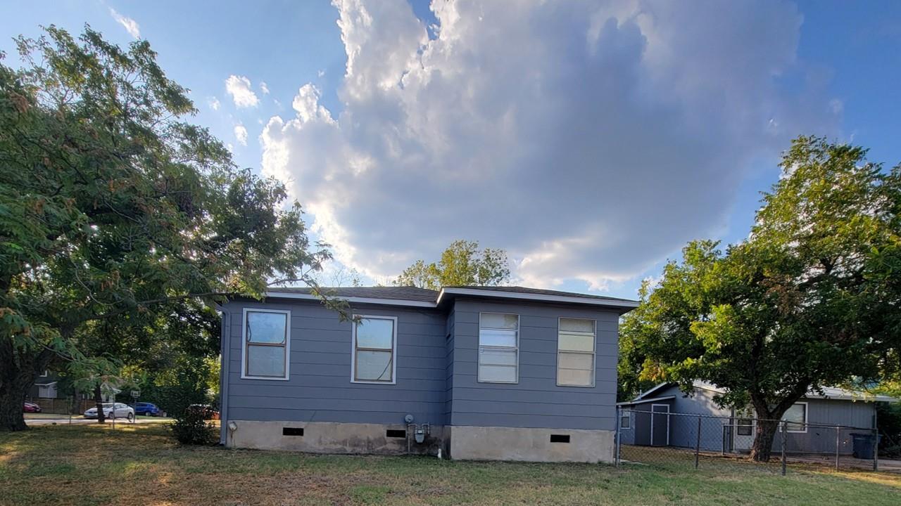 1028 Ellingson LN