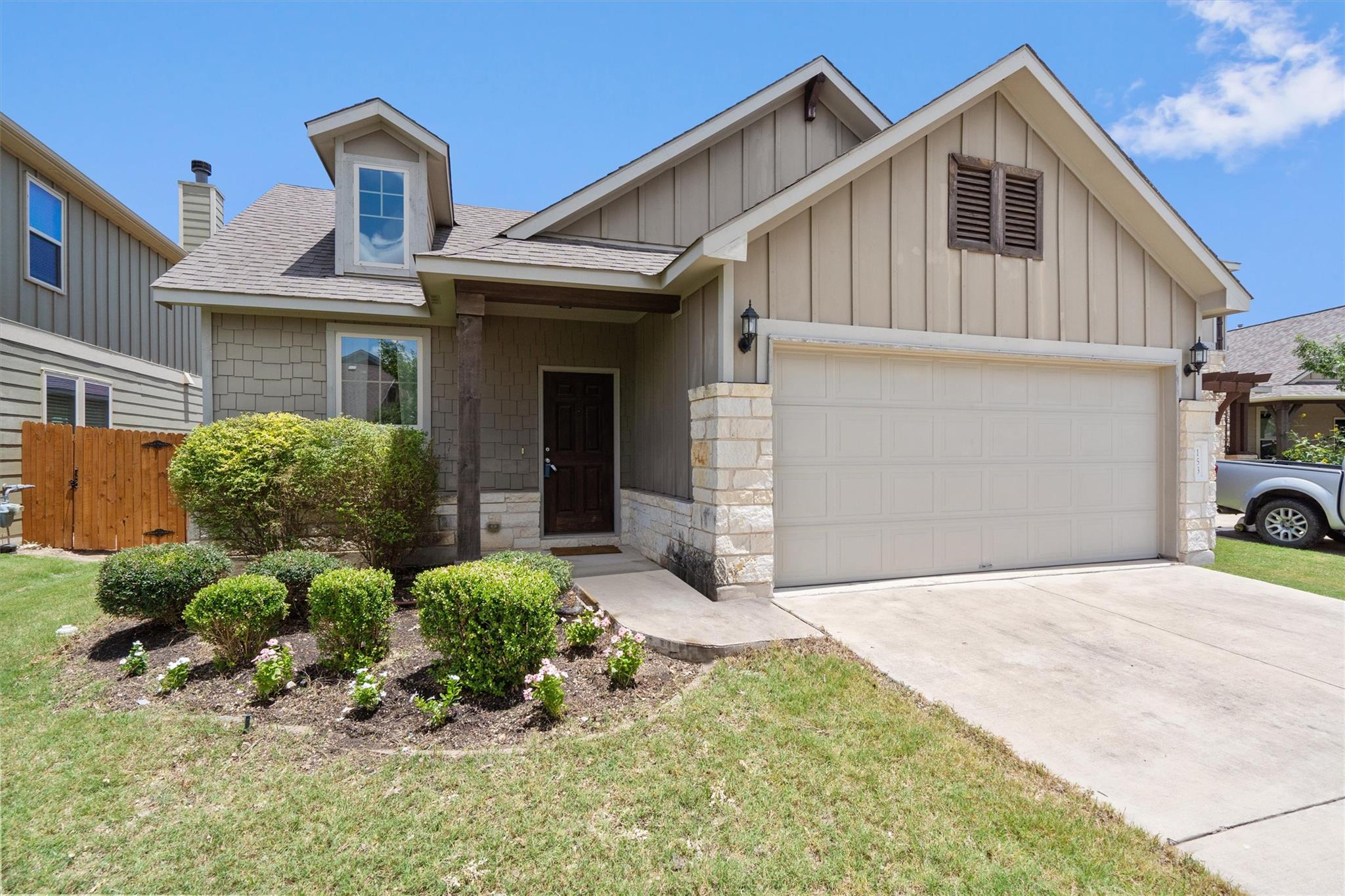 Photo 1 of 32 — 153 Carlina LOOP, Liberty Hill, TX 78642