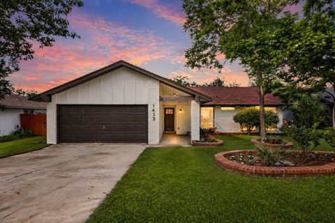 1433 Salem Meadow CIR Austin TX 78745