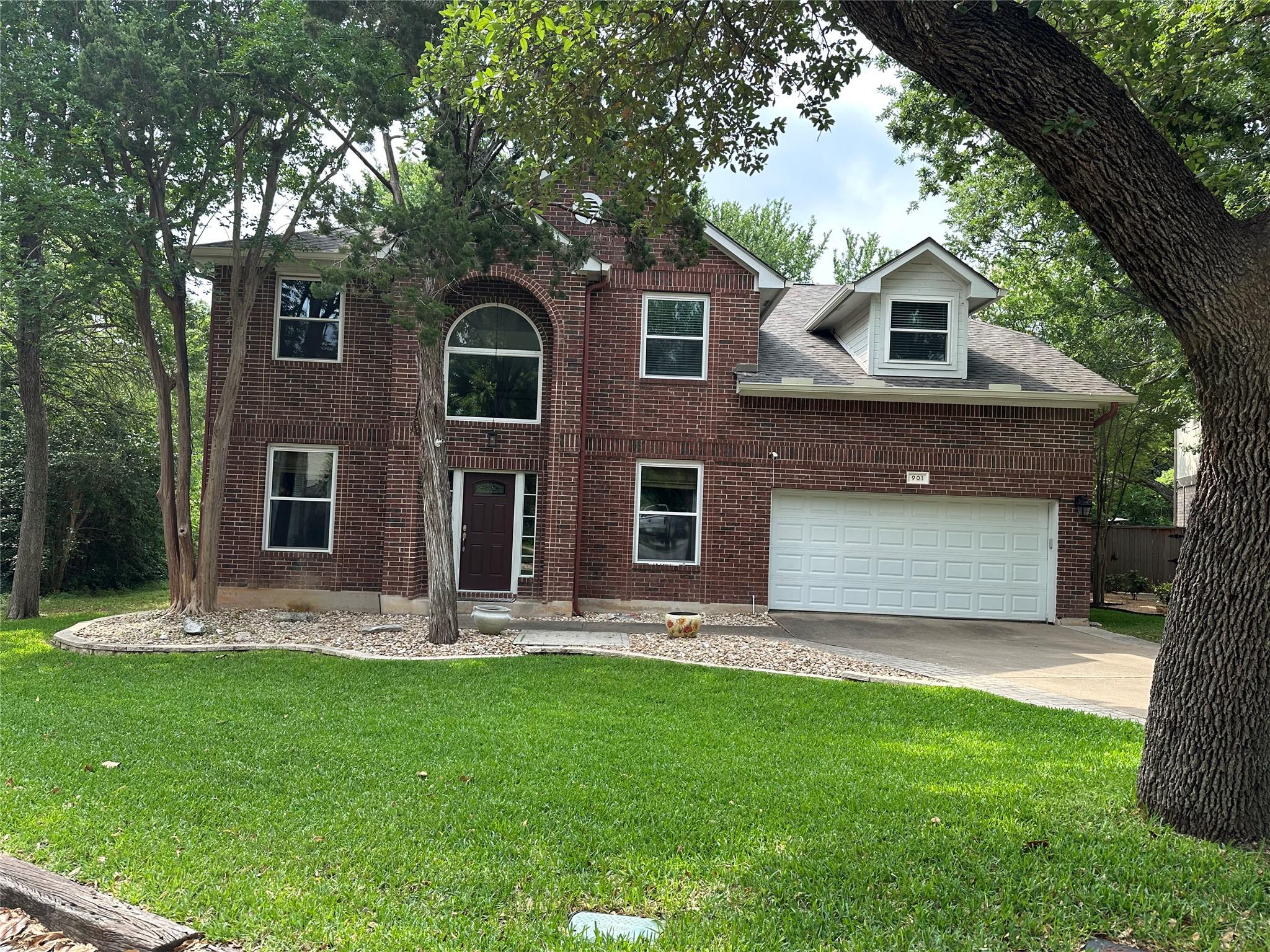 901 Sweetwater CV