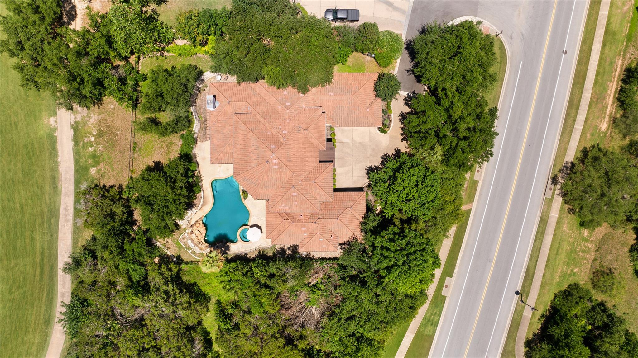 2404 University Club DR