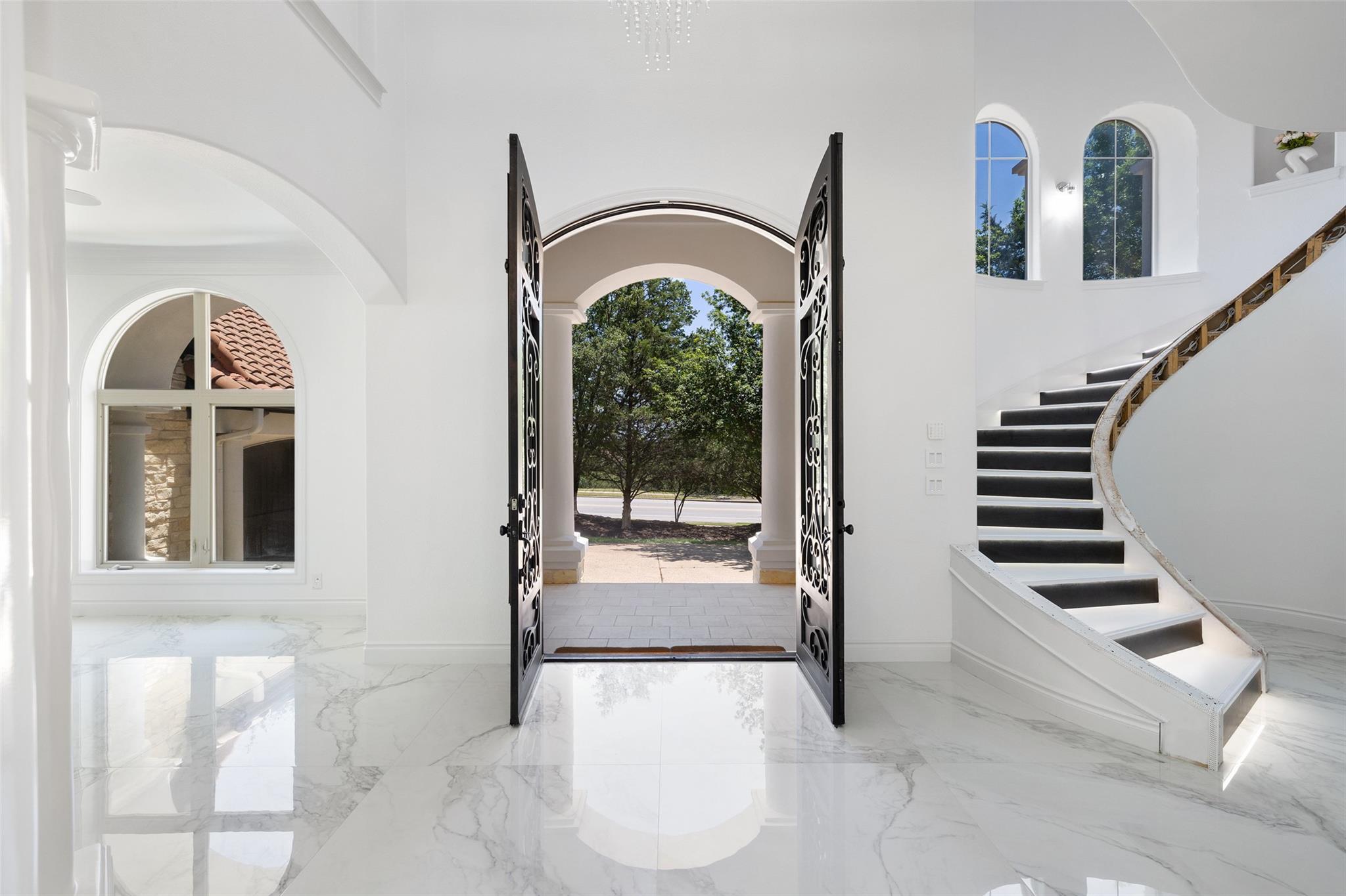 2404 University Club DR