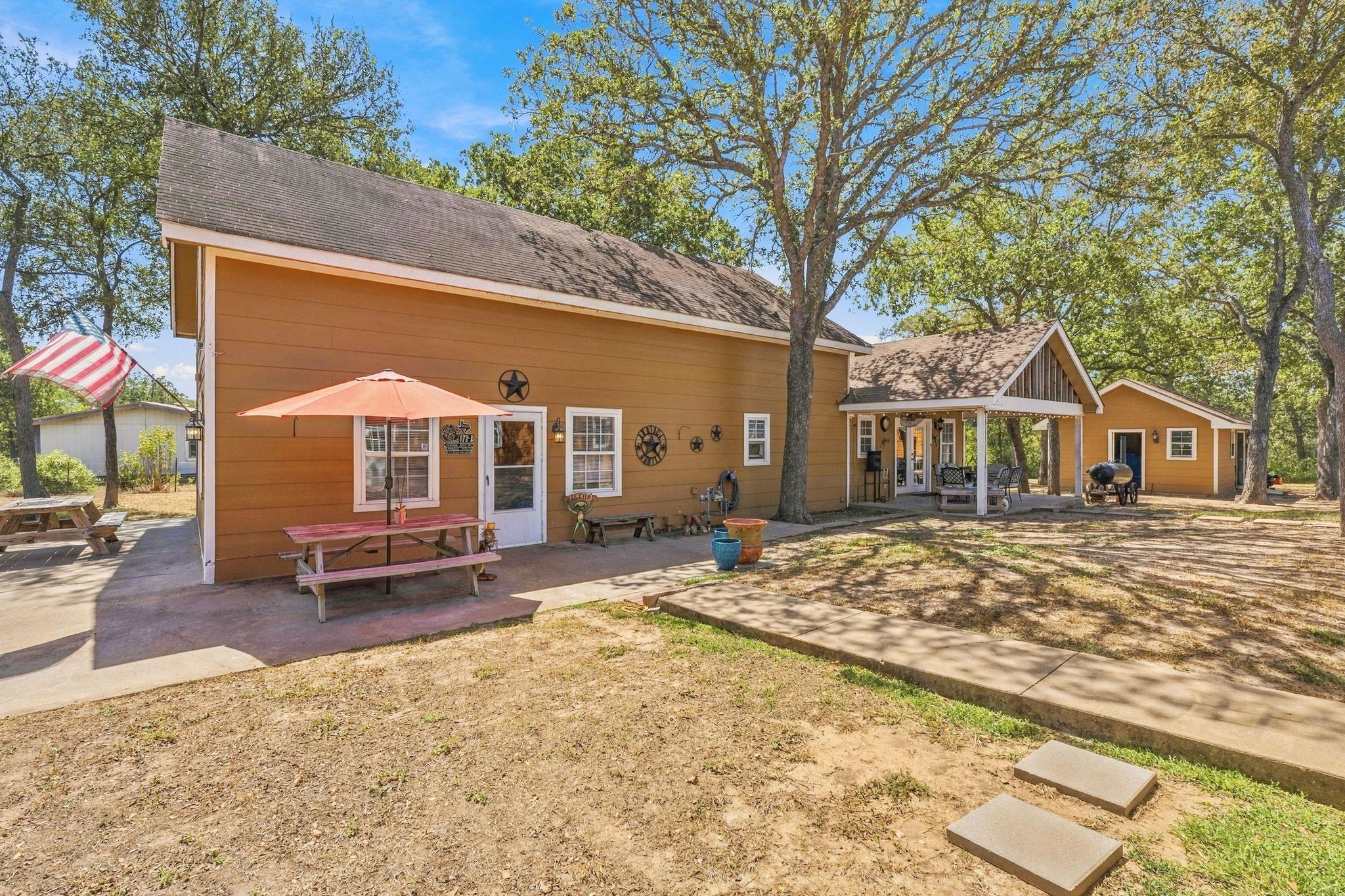 172 Heritage Oaks DR