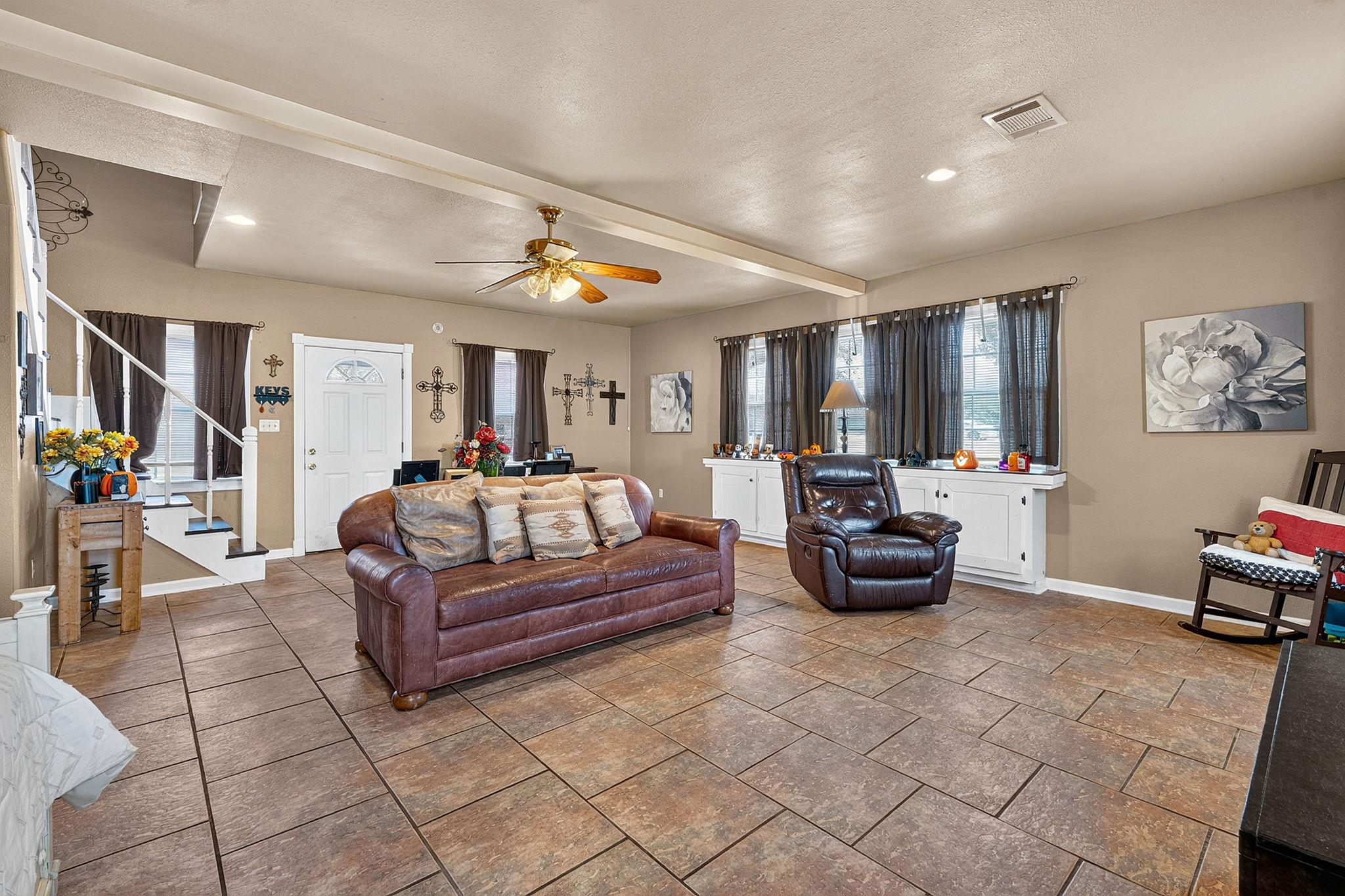 172 Heritage Oaks DR