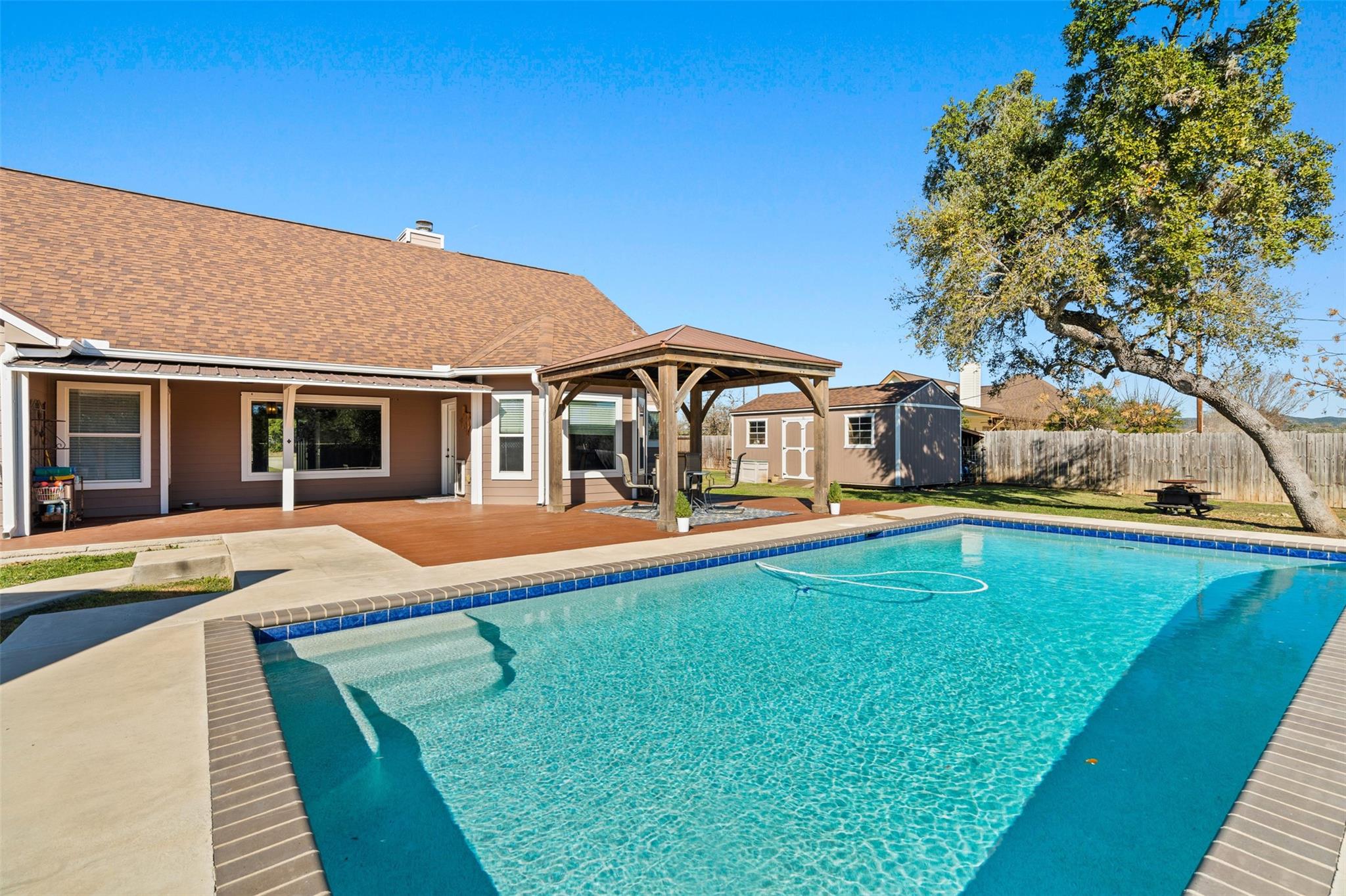 1536 Kings Ranch RD