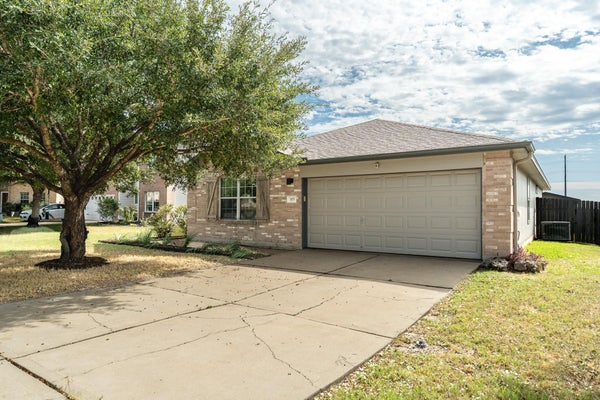 105 SYLVAN ST, HUTTO, TX 78634 - Image f44fe8cbfcb4d015dee0a54293f962ff/3362333912