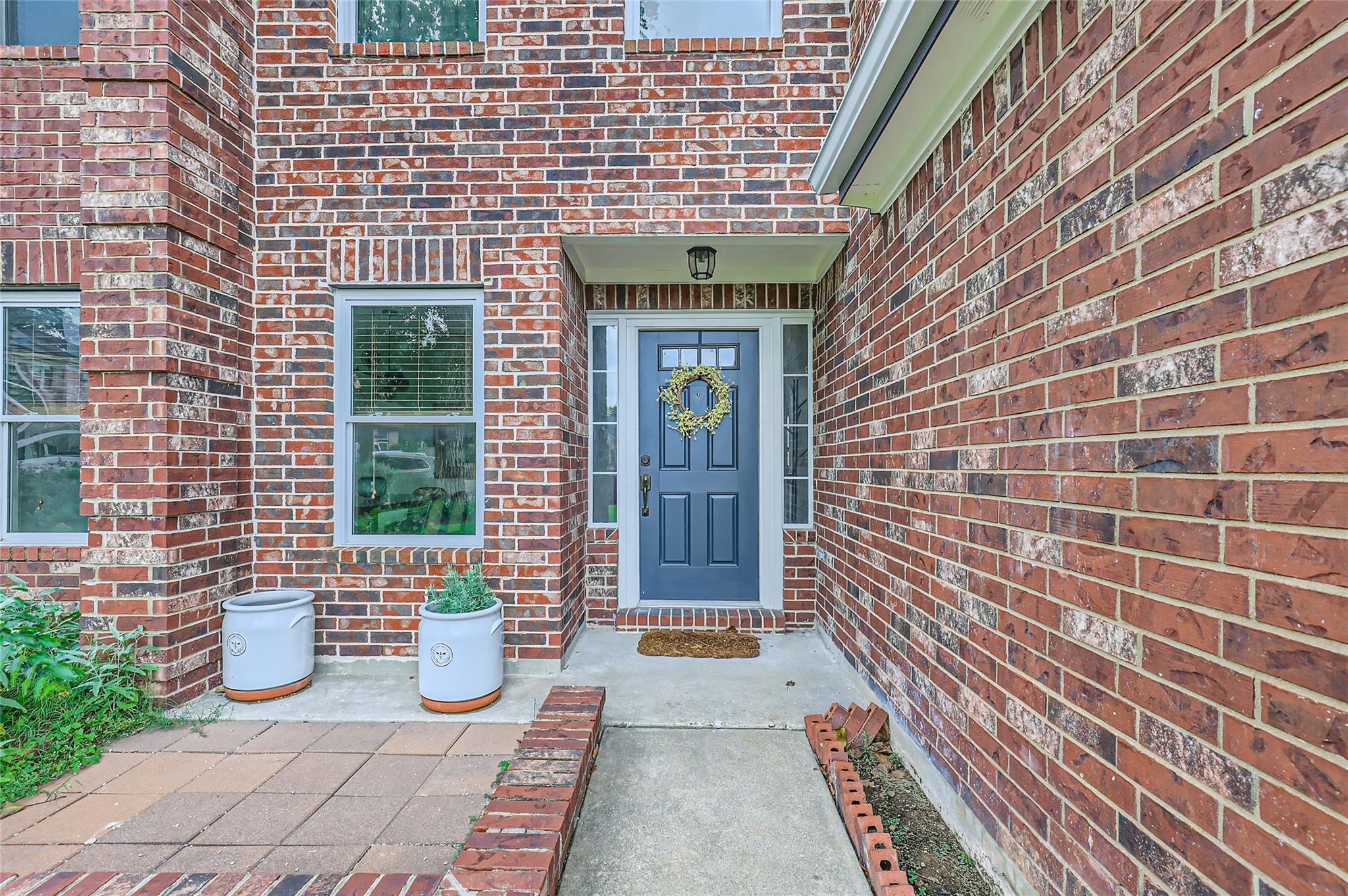 500 Hawthorne LN