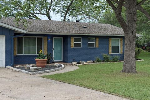 Photo of 11807 Dove Haven DR, Austin, TX 78753 (MLS # 8361310)